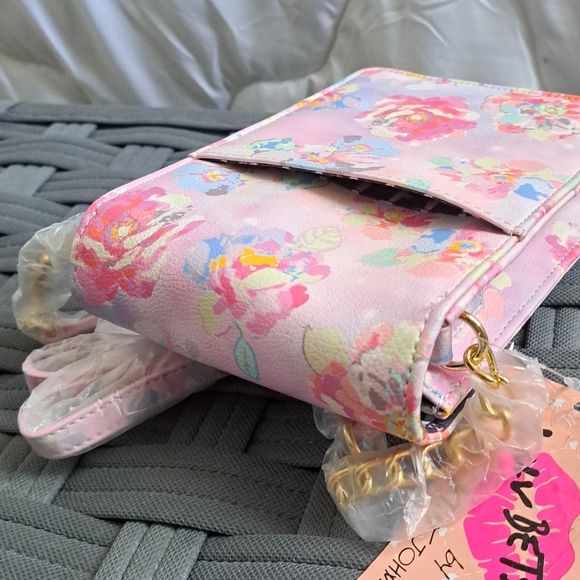 Luv Betsey By Betsey Johnson Darcey Phone Holder Crossbody Purse NWT - Picture 8 of 9